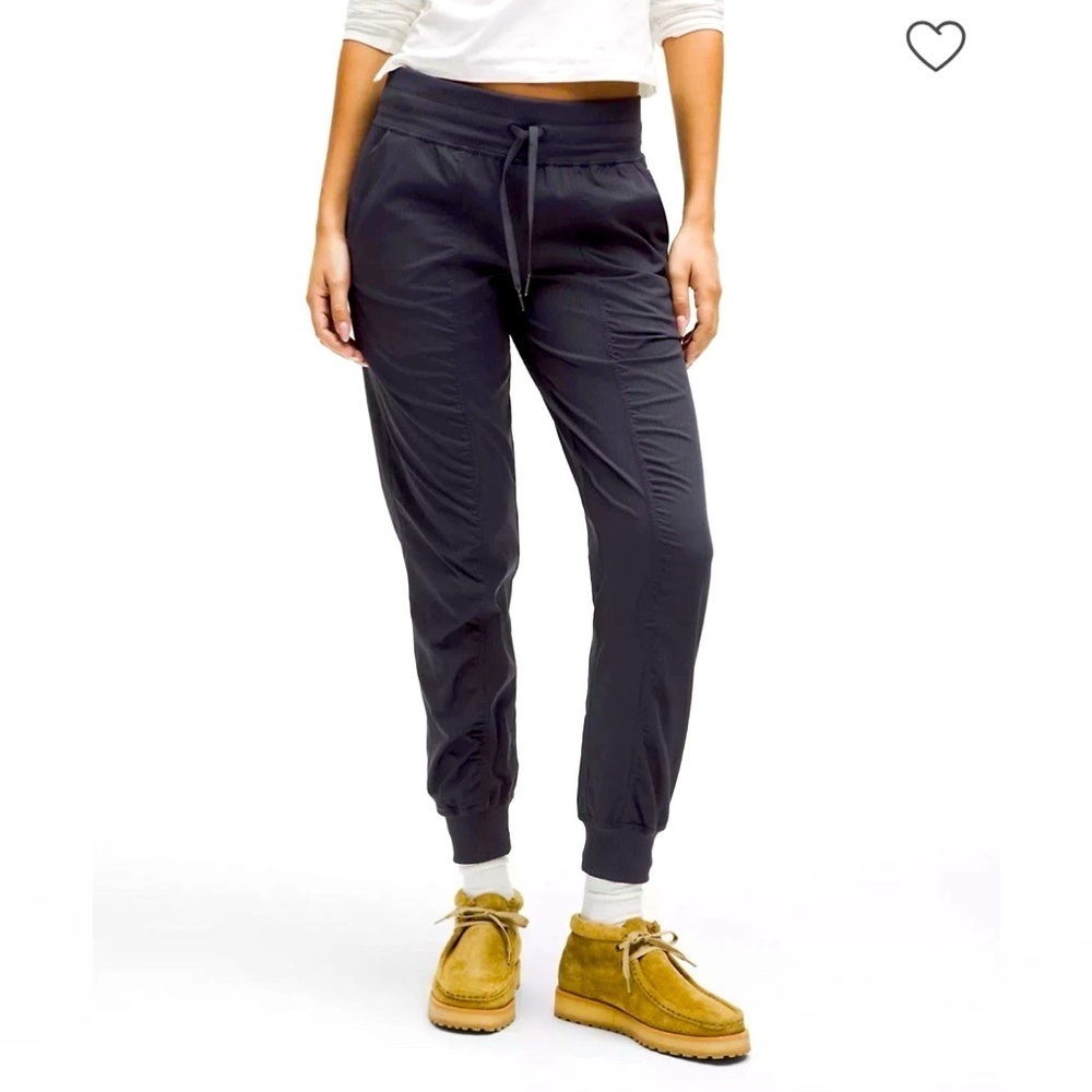 Lululemon Women’s Dance Studio Mid-Rise Jogger 28” Black size 6 Casual Hiking